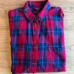 Madewell women’s small red ands blue plaid button up shirt